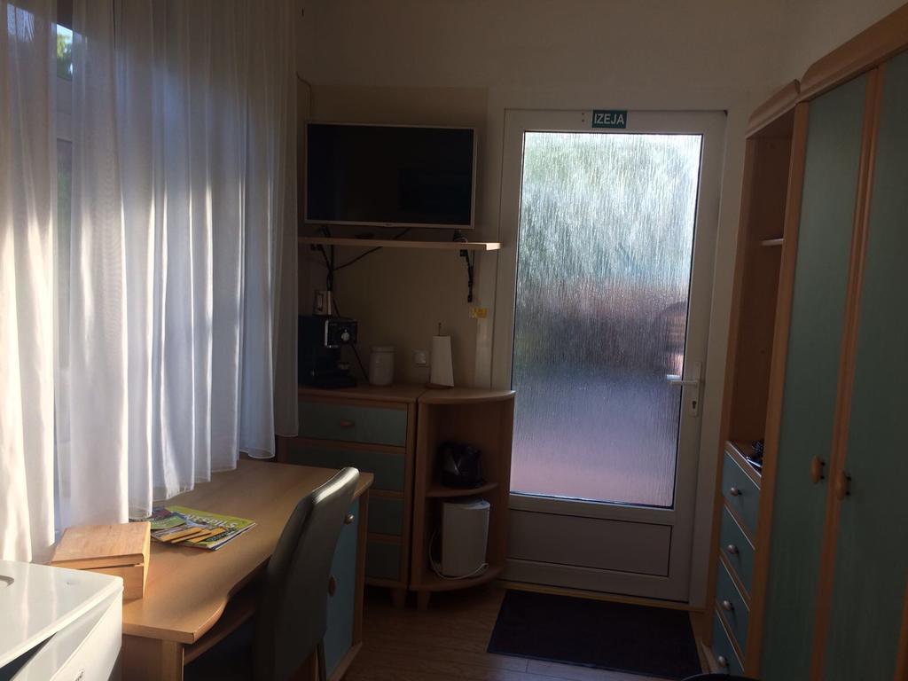 Hotel Viesu Nams Mezu 13 Ventspils Exteriér fotografie